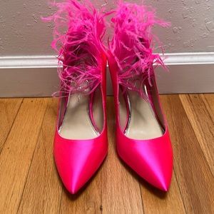 Jessica Simpson feathery pumps